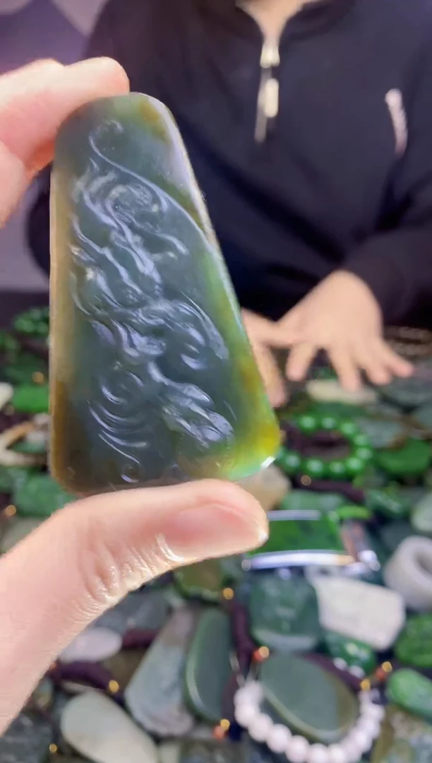 颈饰未镶嵌和田玉1