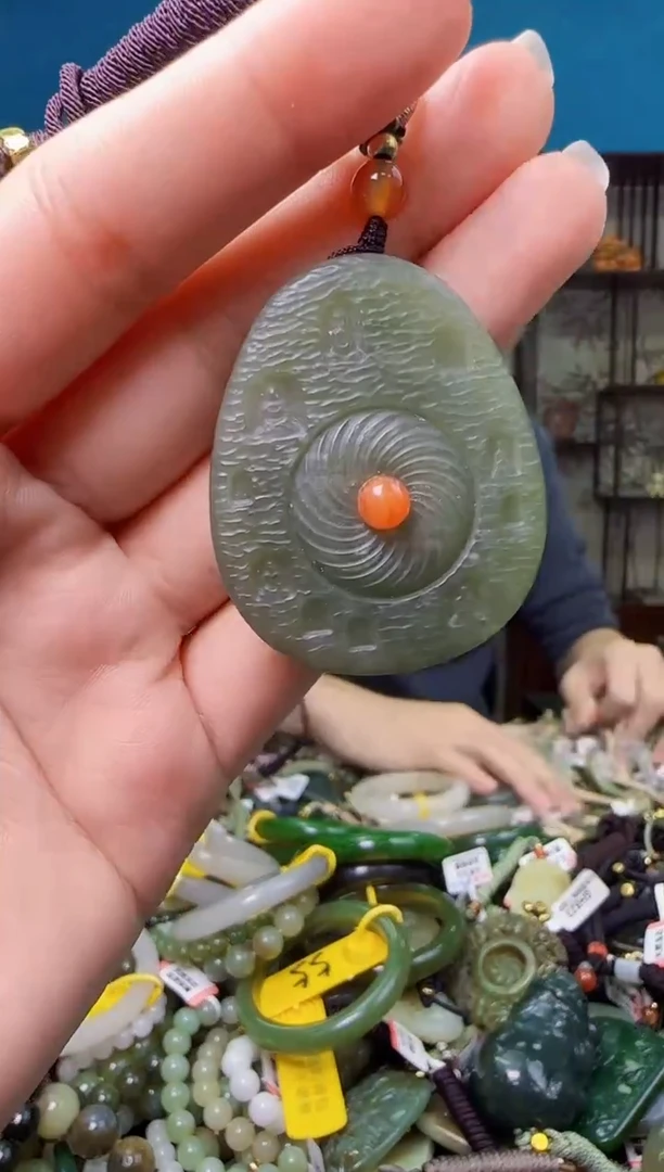 颈饰未镶嵌和田玉1