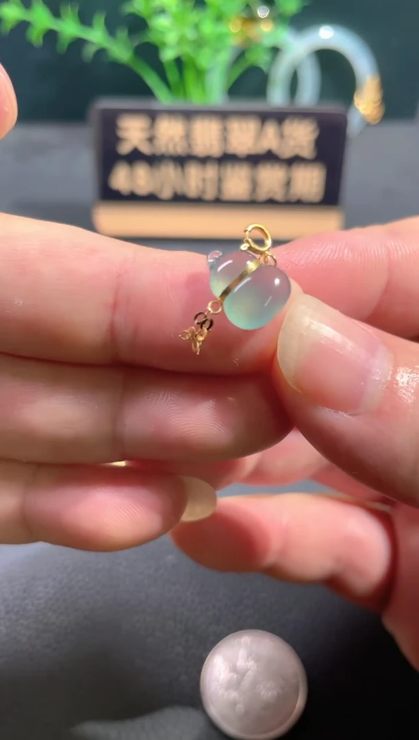 翡翠18K金镶嵌颈饰翡翠