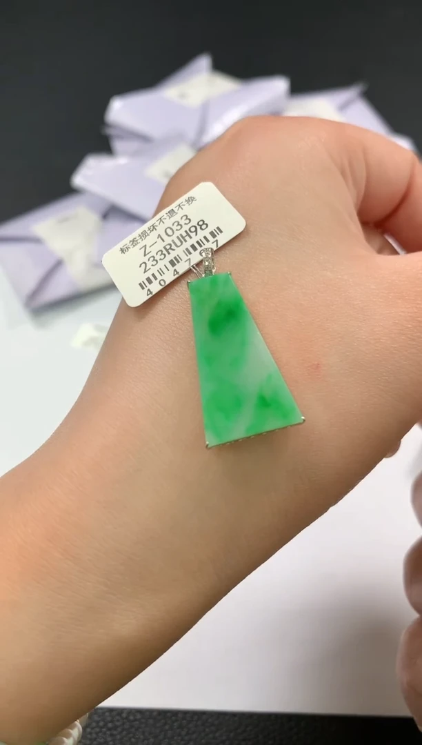 颈饰18K金镶嵌翡翠77