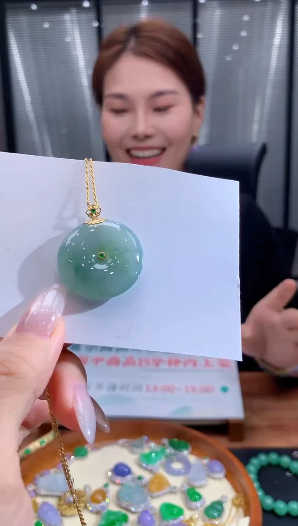 吊坠(赠链)18K金镶嵌翡翠41平安扣一套