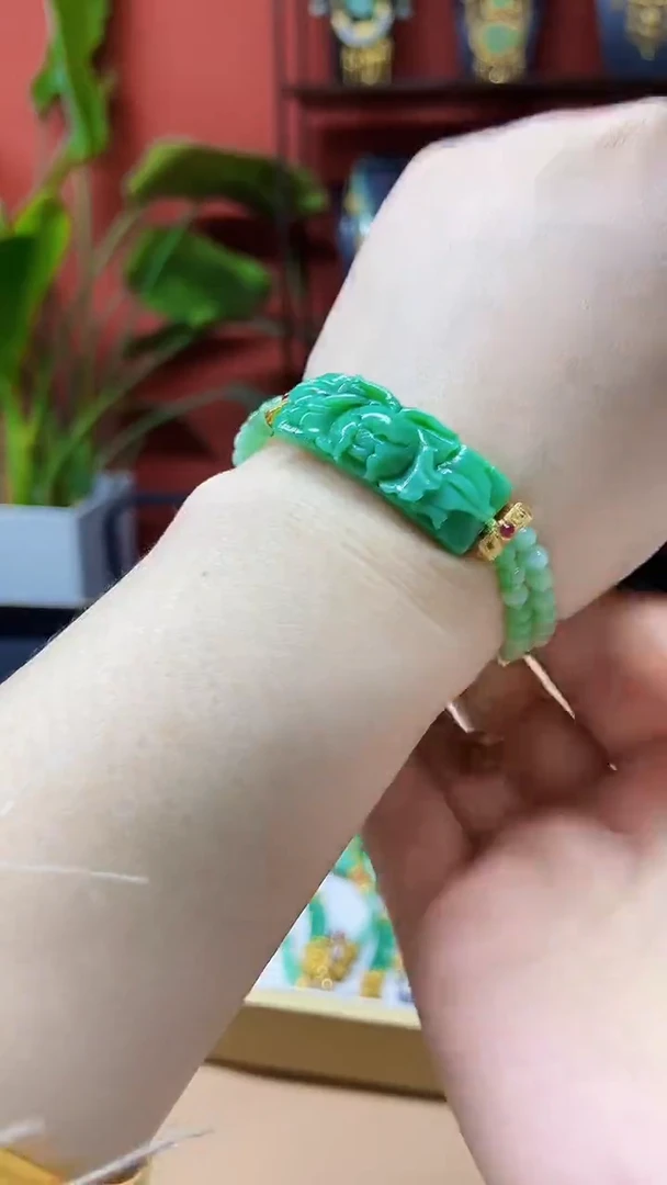 颈饰未镶嵌翡翠手串