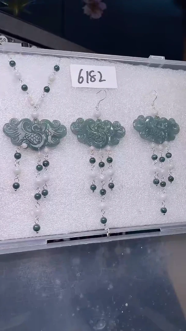 颈饰未镶嵌翡翠喜欢拍