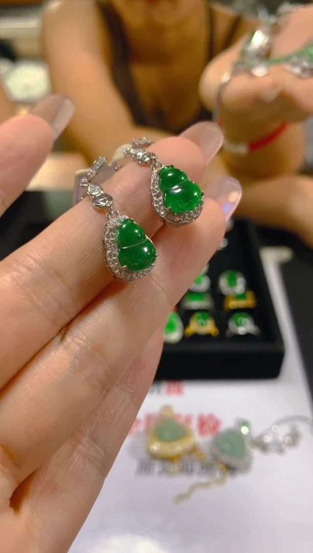 翡翠未镶嵌耳饰多样性发一