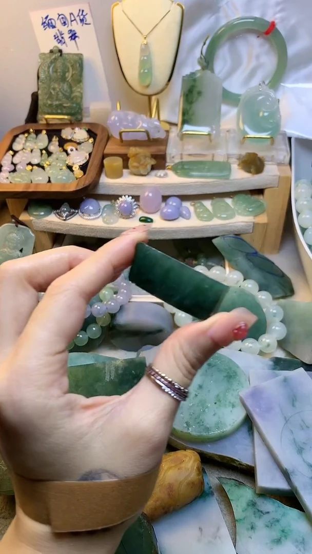 未镶嵌挂件翡翠缅甸A货翡翠,没有运费险,有纹有裂