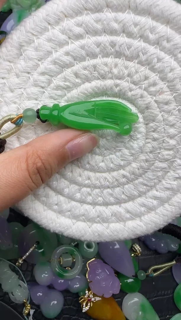 颈饰未镶嵌翡翠缅甸翡翠吊坠