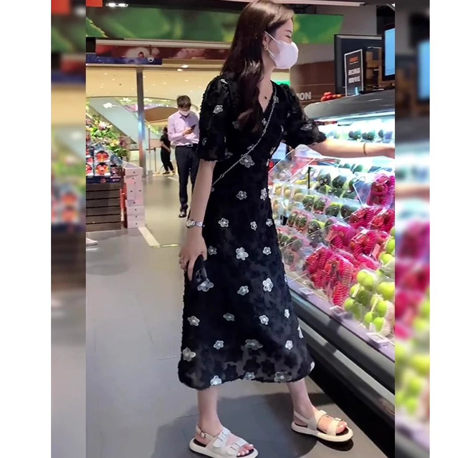 港味复古别致独特气质连衣裙女夏季新款设计感小众收腰黑色中长裙