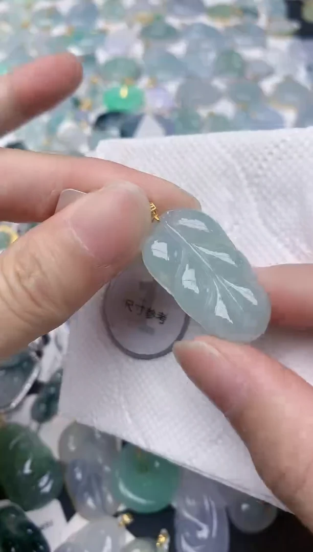 颈饰18K金镶嵌翡翠天然A货翡翠