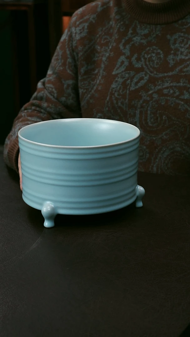 【闪购商品】其他汝官窑大号三足弦纹樽1