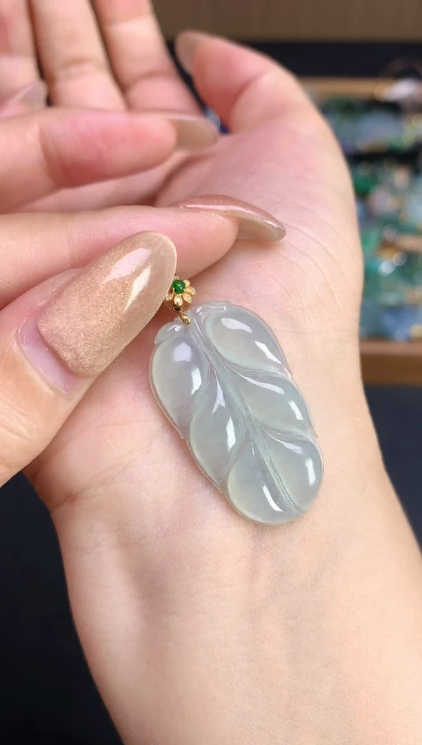 颈饰18K金镶嵌翡翠每****享2025120101