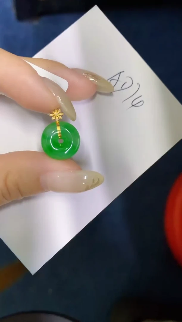 翡翠18K金镶嵌颈饰缅甸天然翡翠A货