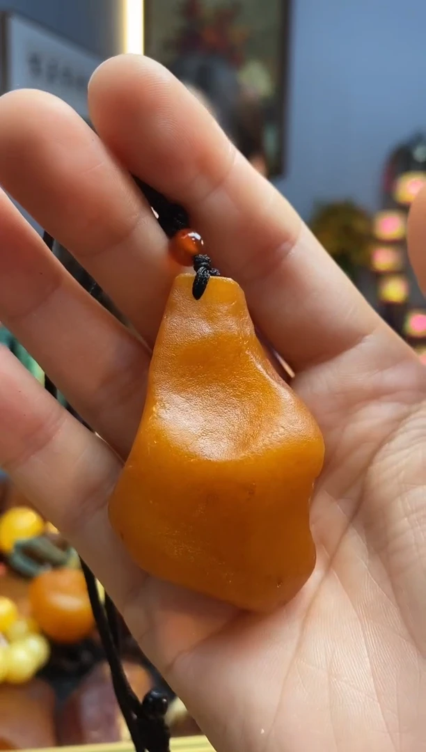 未镶嵌颈饰琥珀吊坠