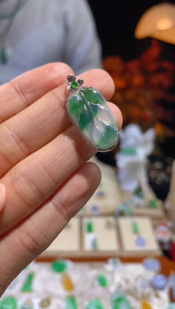 【闪购商品】翡翠颈饰18K金镶嵌假一赔三