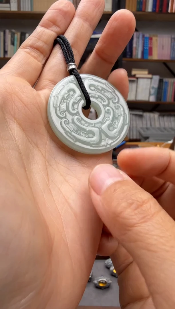 翡翠颈饰未镶嵌仿古龙纹壁吊坠