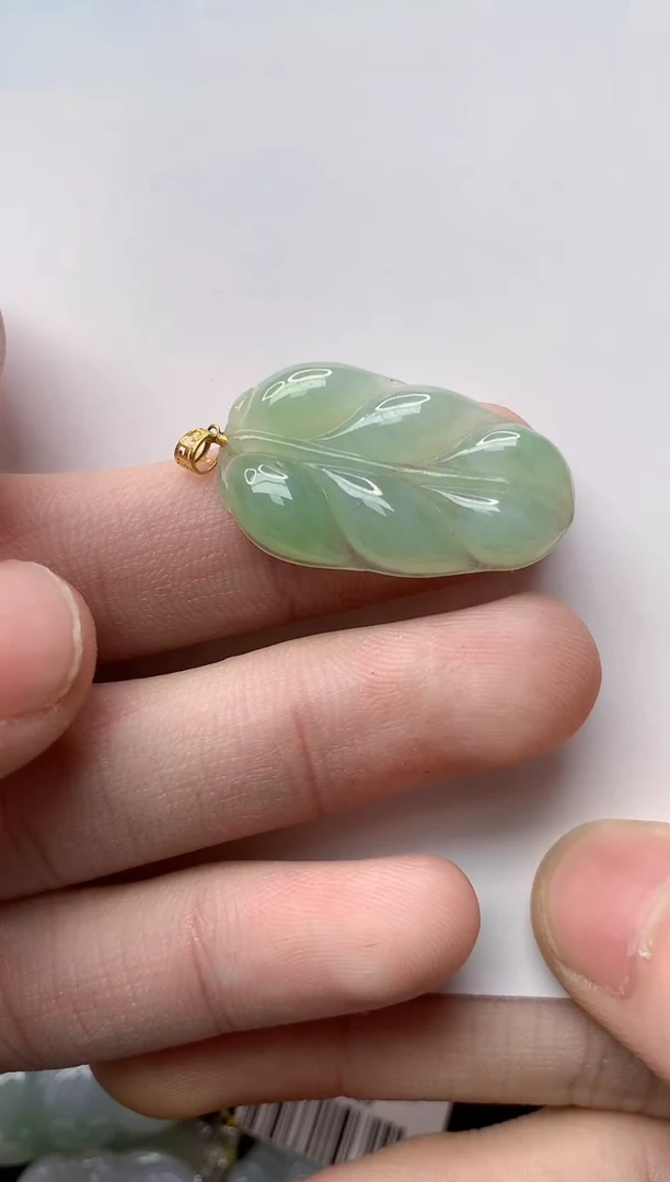 【闪购商品】翡翠颈饰18K金镶嵌29.........
