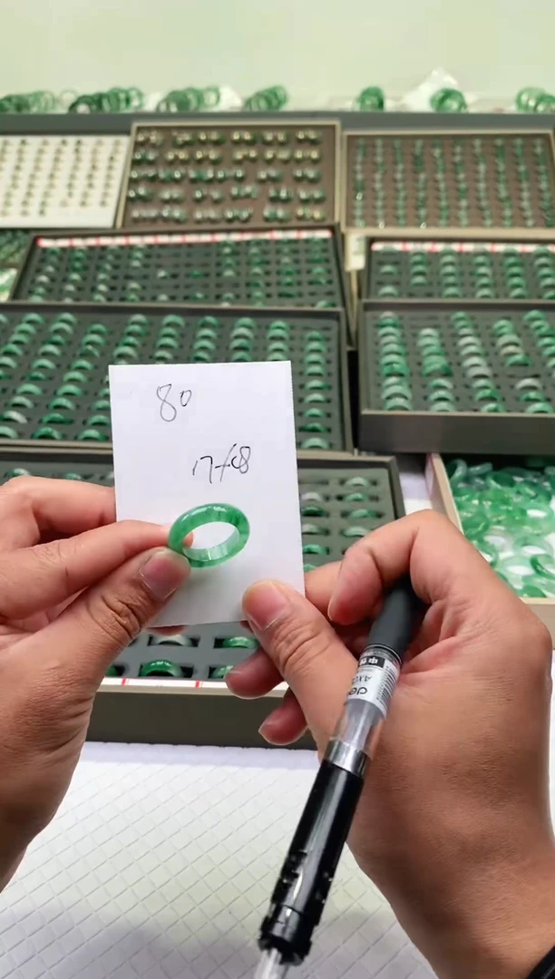 未镶嵌石英质玉（非洲翠）戒圈微瑕戒圈17