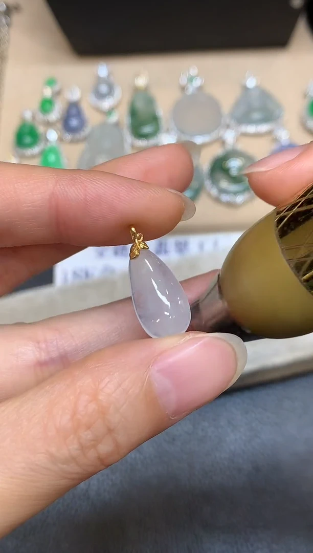 颈饰18K金镶嵌翡翠福瓜【无服务费