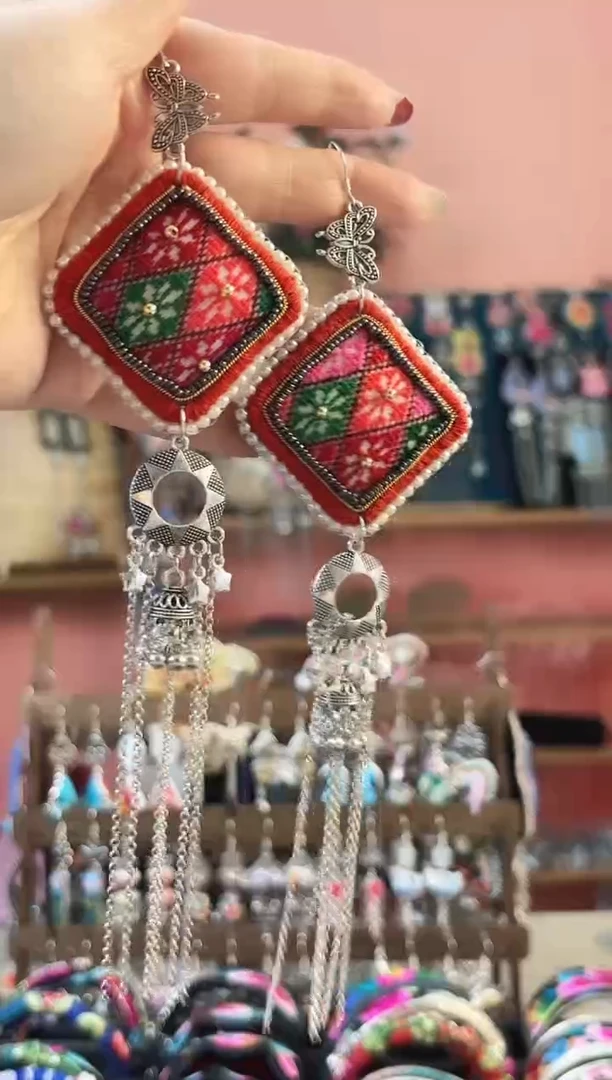 织绣彩云南阁老绣饰品152