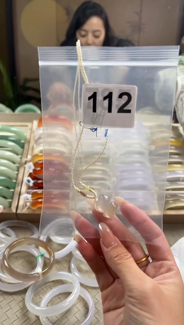 手镯玛瑙/玉髓未镶嵌少****命112