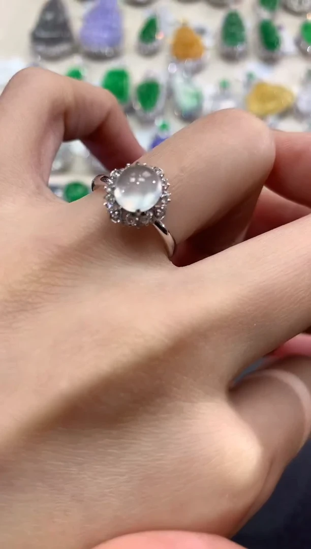 【闪购商品】翡翠戒指18K金镶嵌q17