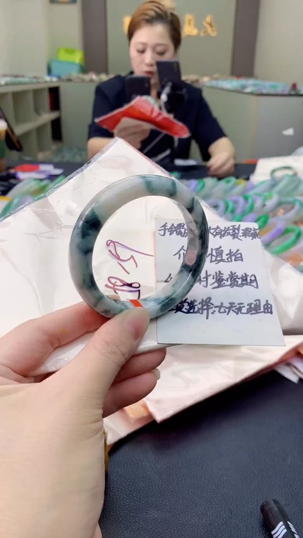 翡翠手镯未镶嵌0666685379