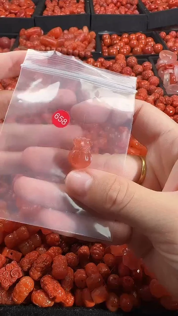 颈饰未镶嵌南红玛瑙1