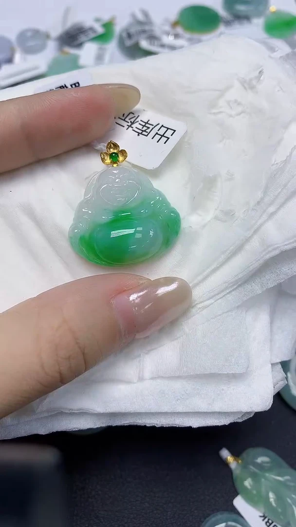 翡翠18K金镶嵌颈饰天然缅甸翡翠A货