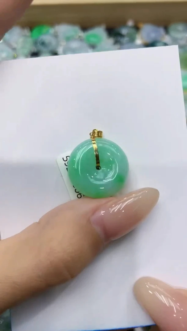 翡翠18K金镶嵌颈饰111111111111