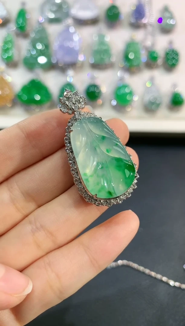 【闪购商品】翡翠吊坠(不含链)18K金镶嵌q74