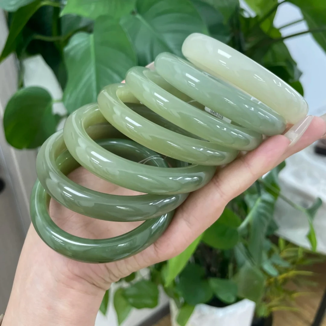 天然玉石和田玉湖水绿晴水手镯（多样性发其一）