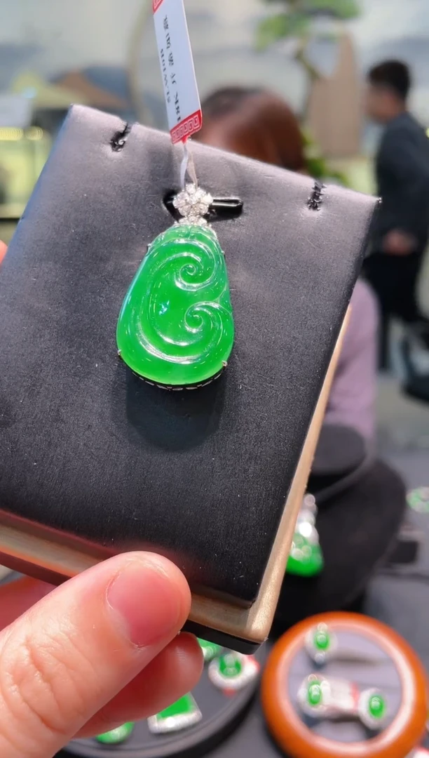 【闪购商品】翡翠颈饰18K金镶嵌天然A货翡翠A57