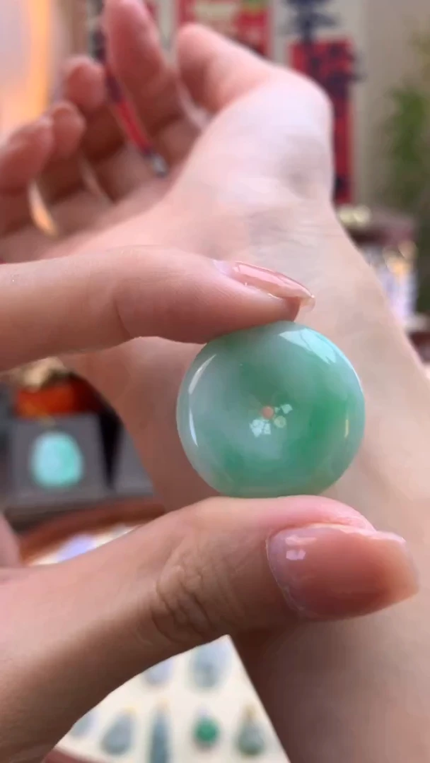 【闪购商品】翡翠颈饰18K金镶嵌平安扣