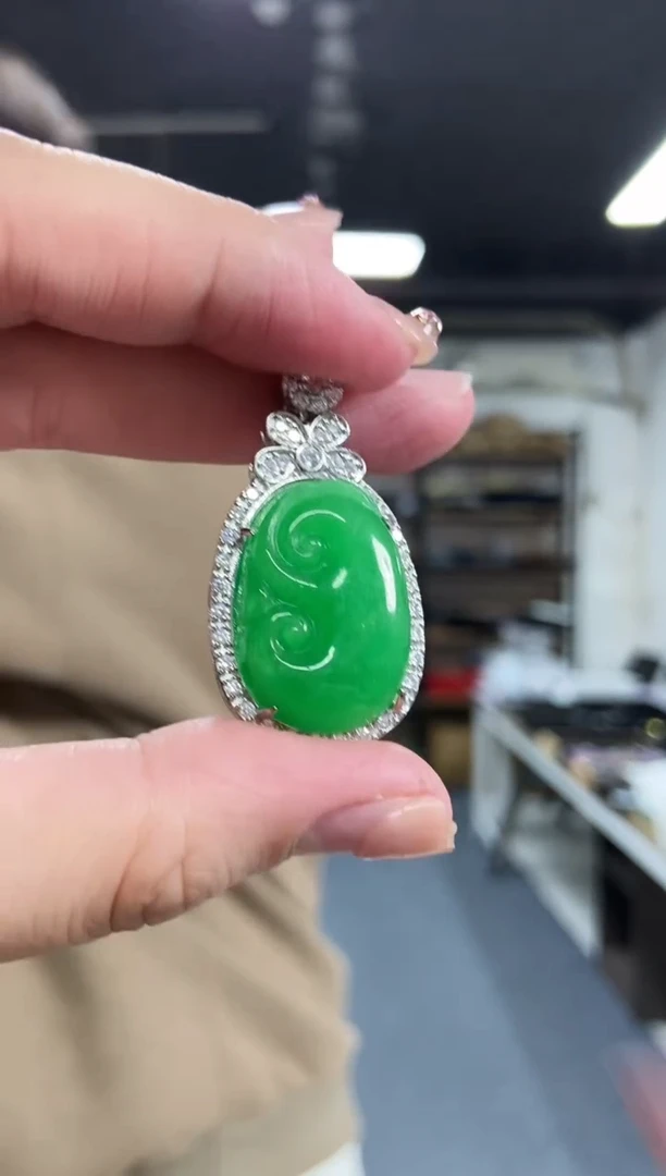 【闪购商品】翡翠吊坠(不含链)未镶嵌多样性发其一颜色微差