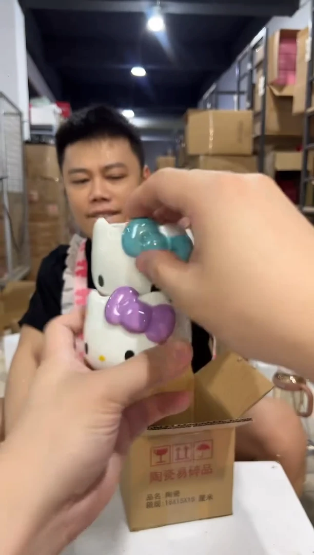 瓷片小号紫色加蓝色kt头型小茶杯