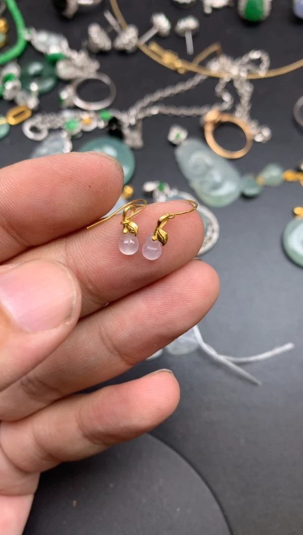 颈饰18K金镶嵌翡翠海***?塑商品不退不换