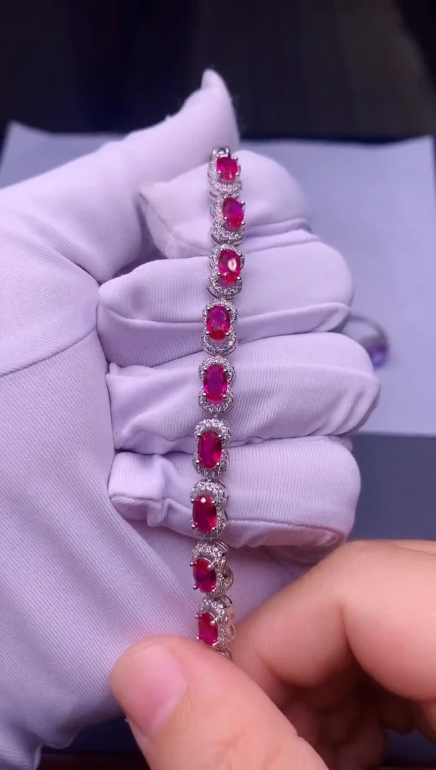 【闪购商品】红宝石手链银S925镶嵌............