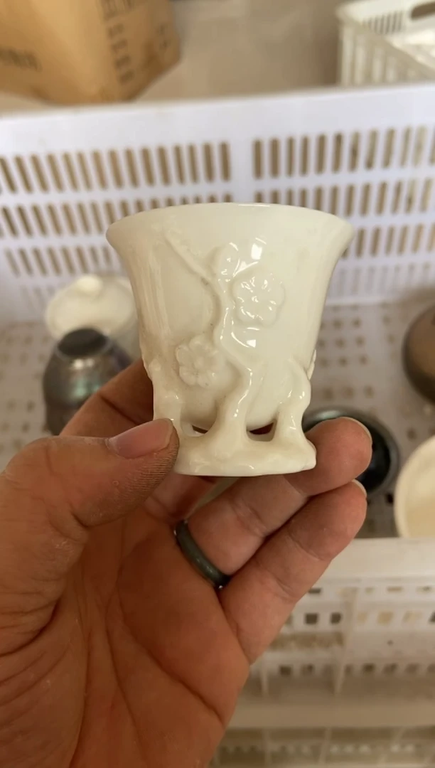 摄影的产品有使用过的痕迹有点脏介意勿拍