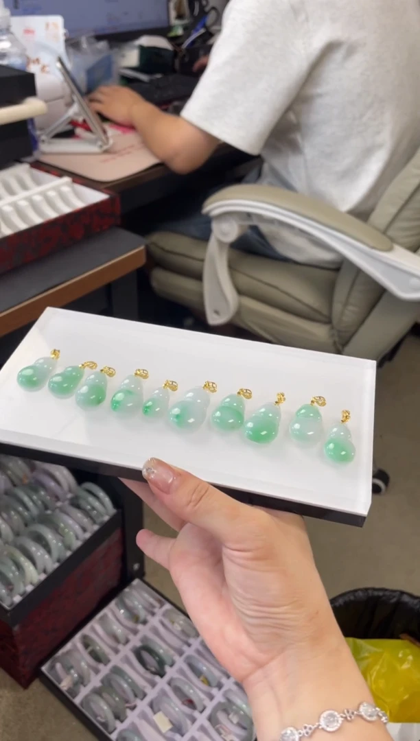 翡翠银S925镶嵌吊坠(赠链)多样性发一