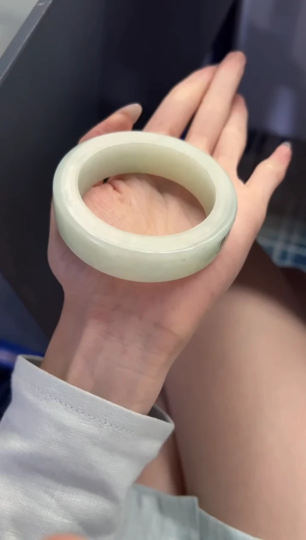 定制翡翠手镯未镶嵌7**?定制手镯不退不换