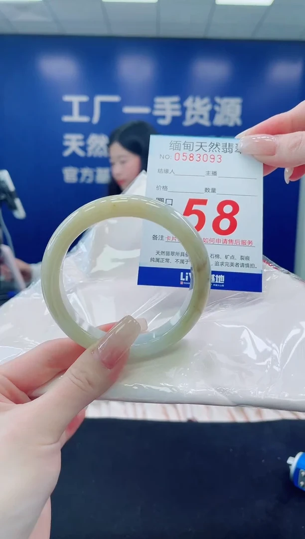 未镶嵌手镯翡翠天然翡翠手镯