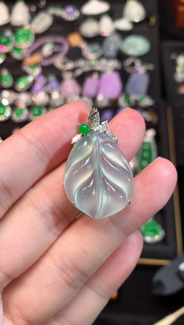 吊坠(赠链)18K金镶嵌翡翠高冰芭蕉叶吊坠