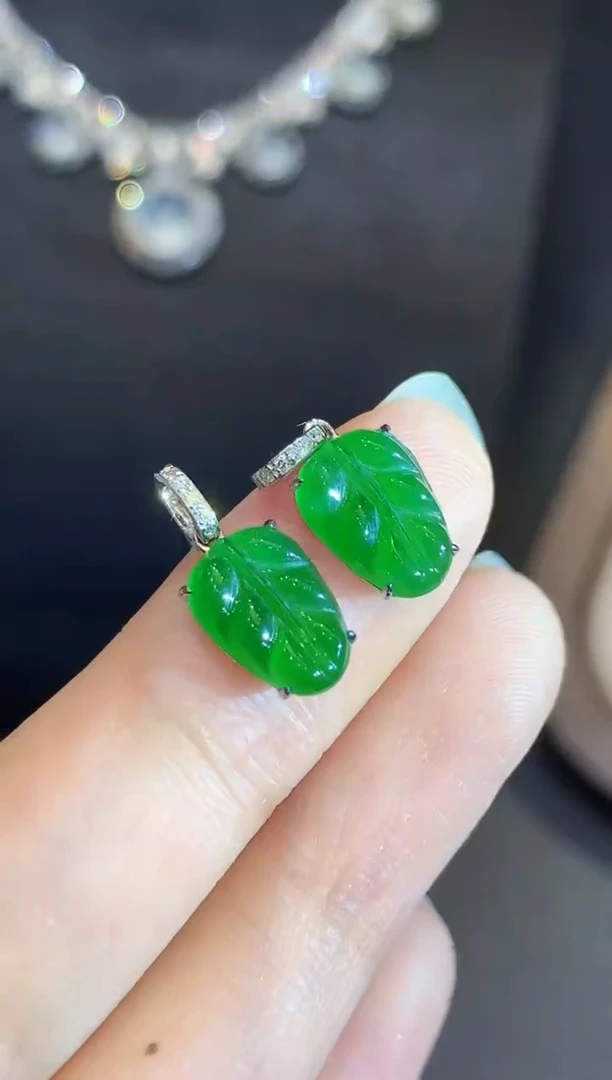 吊坠(不含链)18K金镶嵌翡翠LF多样性发其一