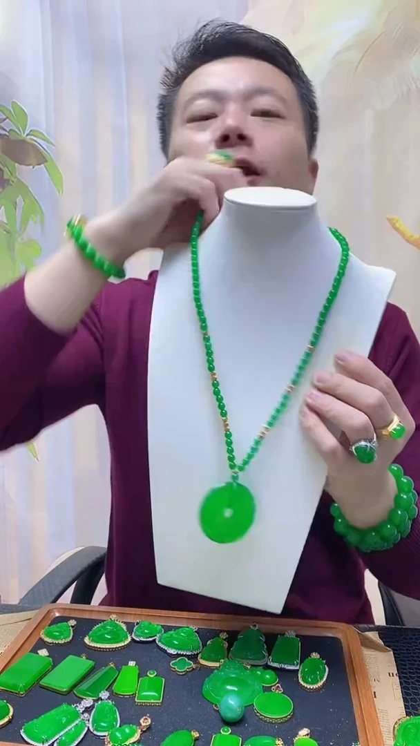 吊坠(赠链)未镶嵌翡翠翡翠吊坠