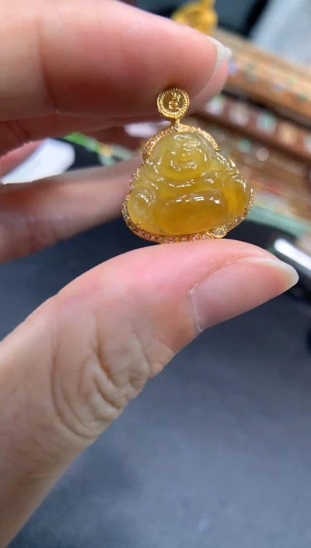 翡翠18K金镶嵌颈饰佛公