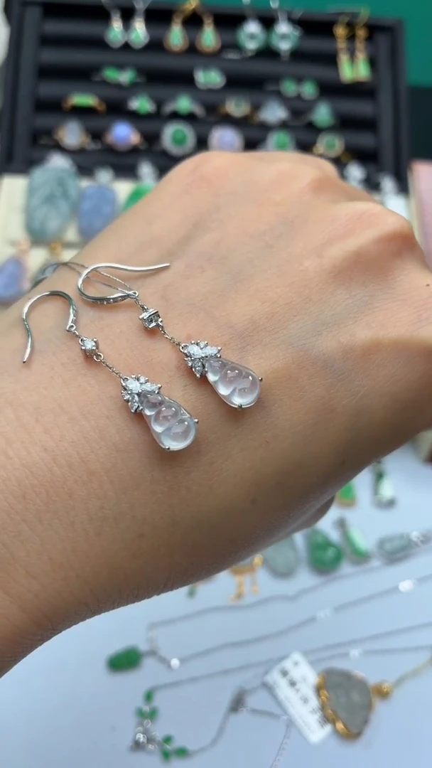 颈饰18K金镶嵌翡翠天然翡翠A货