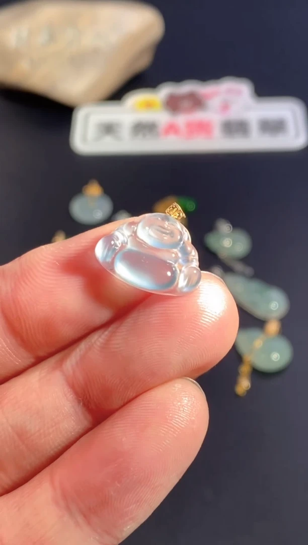 颈饰18K金镶嵌翡翠