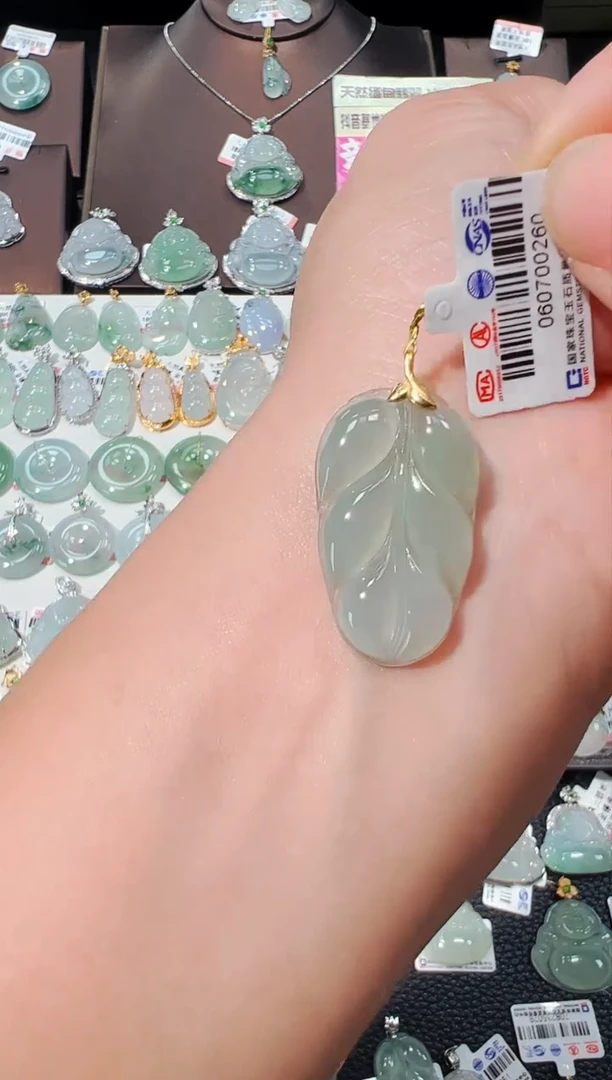 【闪购商品】翡翠吊坠(不含链)18K金镶嵌佛公吊坠260