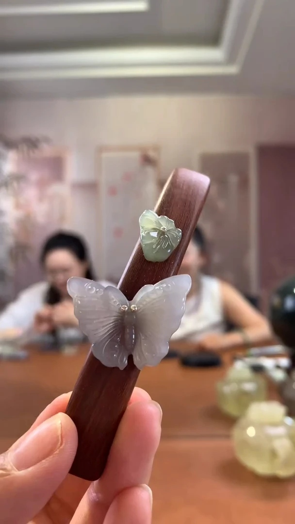 和田玉未镶嵌挂件W**M烟紫半山水蝴蝶发卡