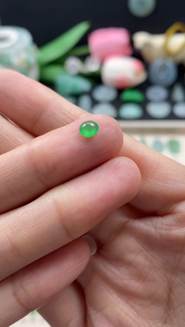 【闪购商品】翡翠颈饰未镶嵌翡翠冰绿蛋面