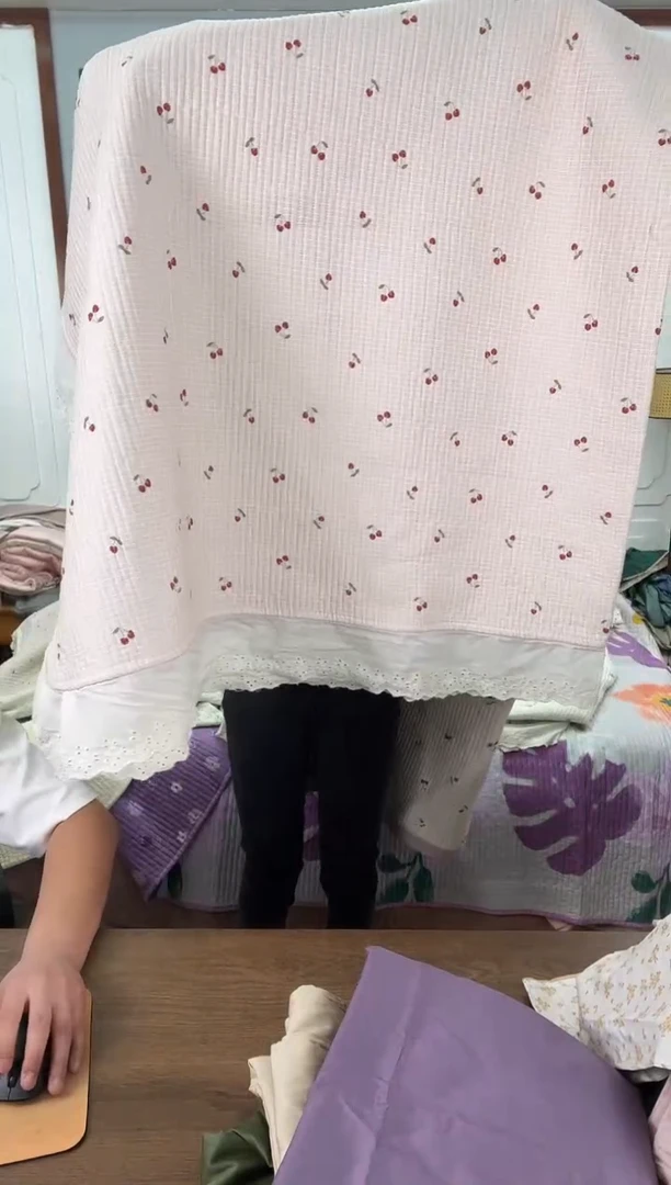 莱赛尔纤维粉樱桃水洗天丝花边床盖230*240cm